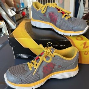 Limited edition: Live strong Nike sneakers